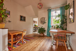 Lounge Diner- click for photo gallery